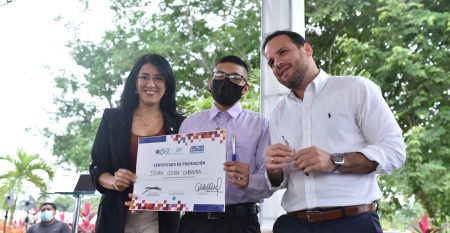 JOVENES-EJEMPLARES—3 JOVENES-EJEMPLARES—3