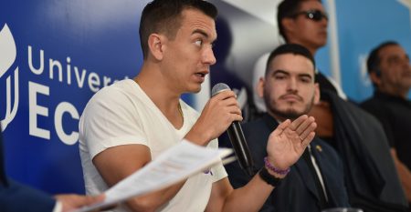 DANIEL NOBOA CONTESTANDO A PREGUNTAS DE ESTUDIANTES ECOTEC DANIEL NOBOA CONTESTANDO A PREGUNTAS DE ESTUDIANTES ECOTEC